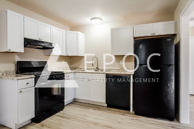 Building Photo - 2309 N Xanthus Ave