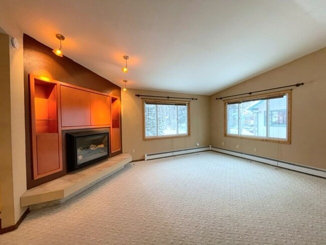 Building Photo - East Anchorage Four Bedroom Home with Bonu...