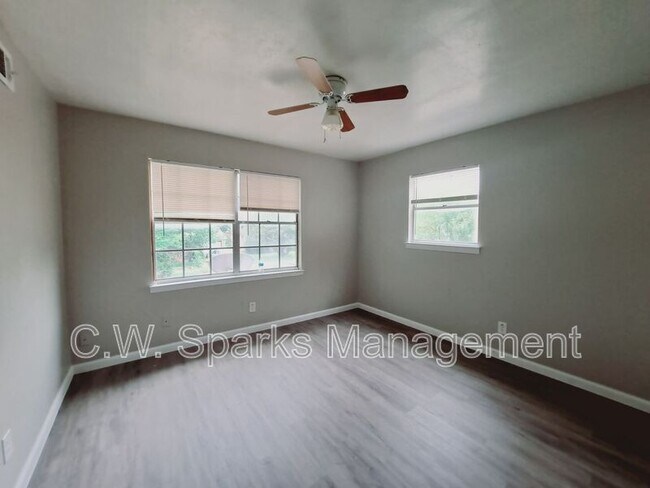 Building Photo - 633 Rutgers Dr