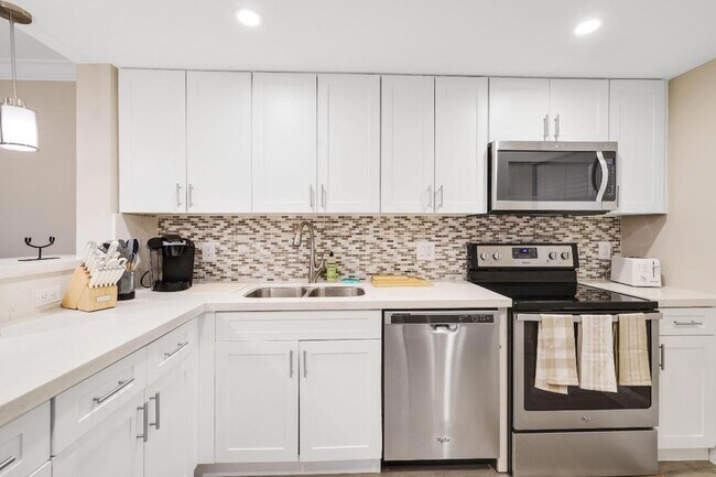 Building Photo - 601 N Ocean Blvd