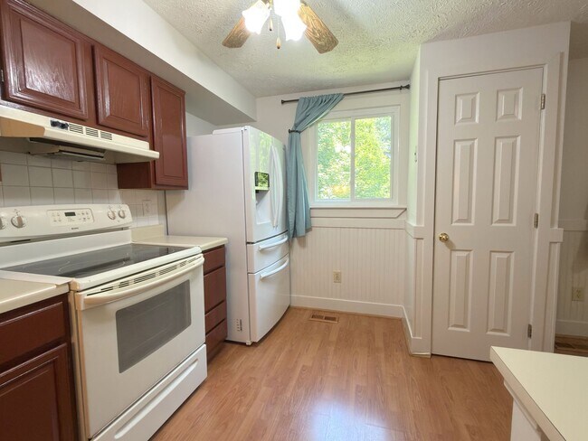 Building Photo - 3 Bed 4 Bath Townhome for Rent in Fairfax, VA!
