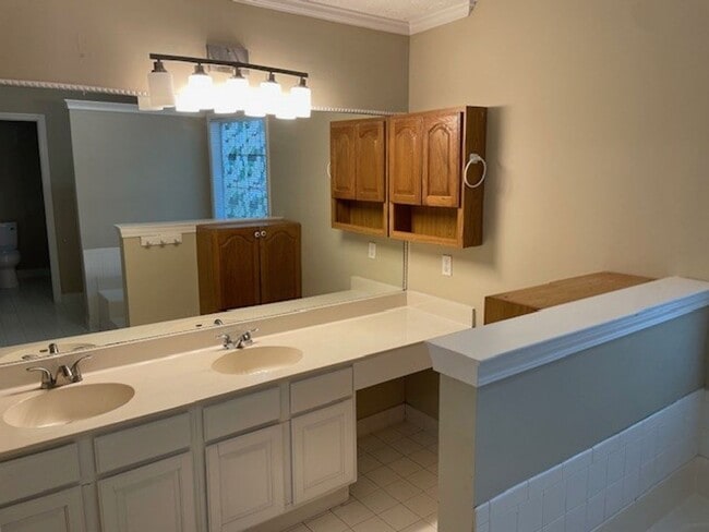 Building Photo - 385 Burch Rd