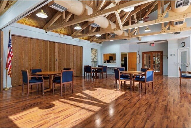 Building Photo - 8 Fairways Cir
