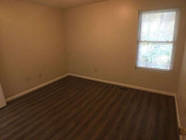 Building Photo - Christiansburg, 3 BR / 2.5 BA Available April 27th