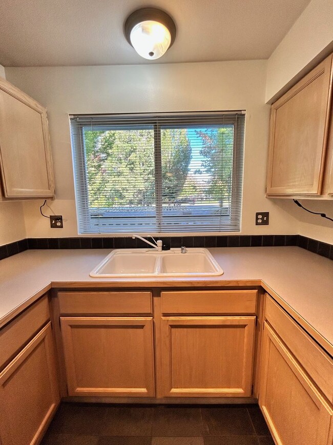 Building Photo - 2bd/1.75ba Kirkland Condo