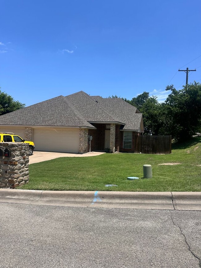 Building Photo - 3/2.5/2 COMING SOON!!! Great Location