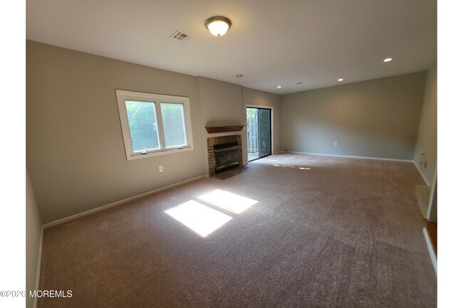 Building Photo - 283 Plum Dr