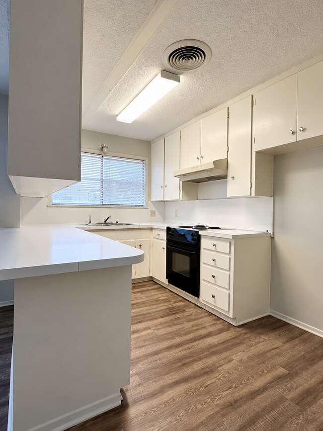 Building Photo - 109 Norwood Dr