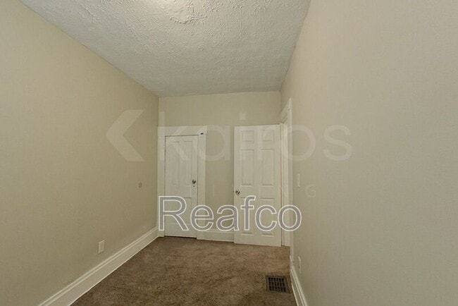 Building Photo - 966 Oakwood Ave