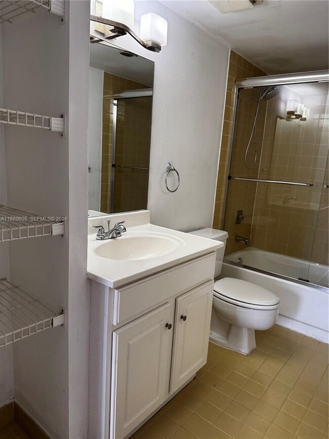 Building Photo - 9686 Fontainebleau Blvd