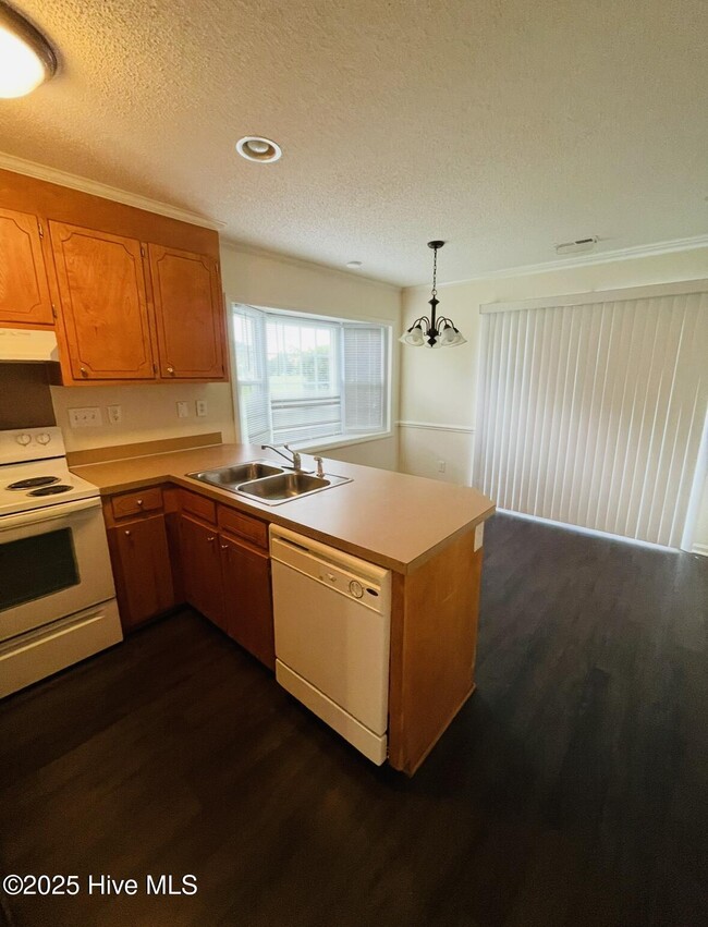 Building Photo - 2104 Flagstone Ct