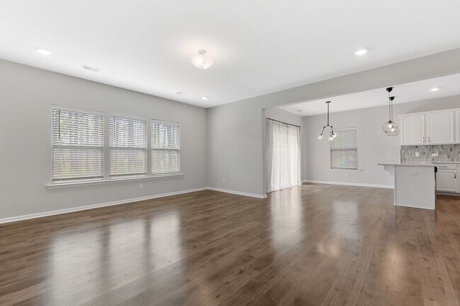 Building Photo - Easy Living in North Creek Village!