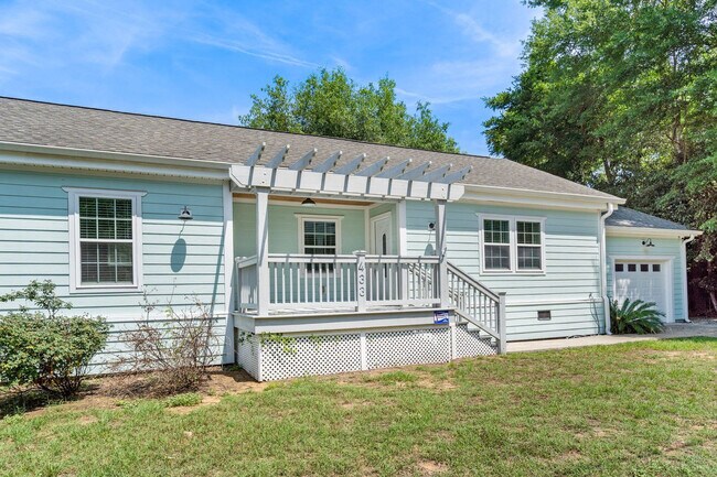 Building Photo - 433 Belle Dr