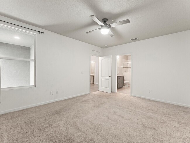 Building Photo - 719 Simeon Dr