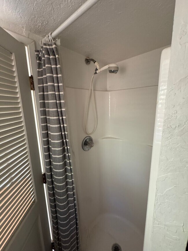 Building Photo - Country Living just minutes from Town