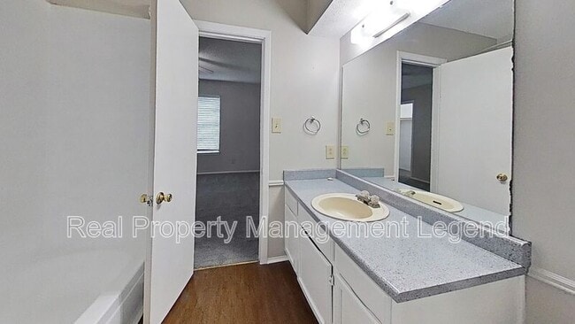Building Photo - 8109 Silver Creek Rd