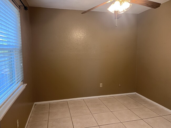 Building Photo - 312 Spring Branch Ln