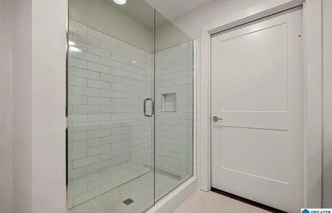 Building Photo - Move in Promo- First Month's Rent Waived! Welcome to Magic City Living!