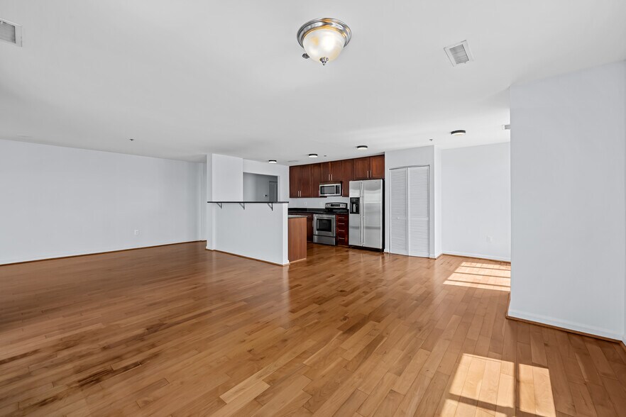 Building Photo - 2702 Lighthouse Pt E