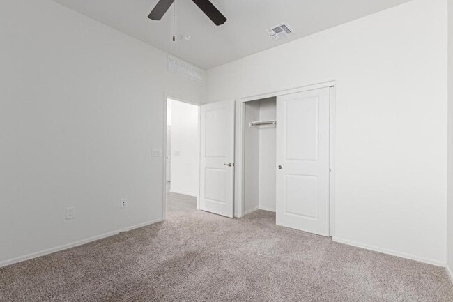 Building Photo - 14058 E Red Pine Pl