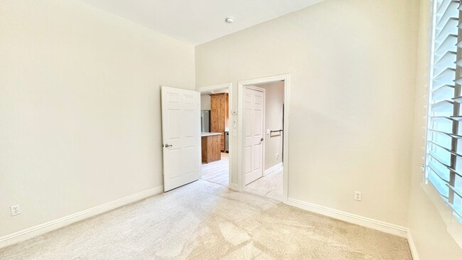 Building Photo - Stunning Fully Detached Casita on Private ...