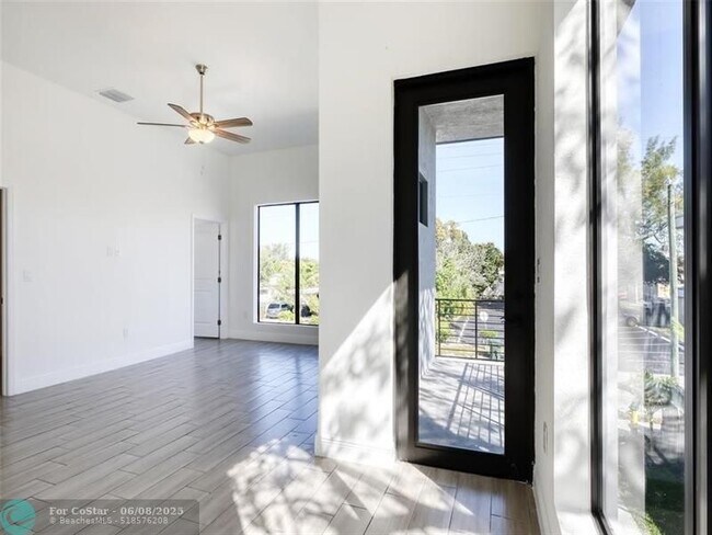 Building Photo - 116 NW 41st St
