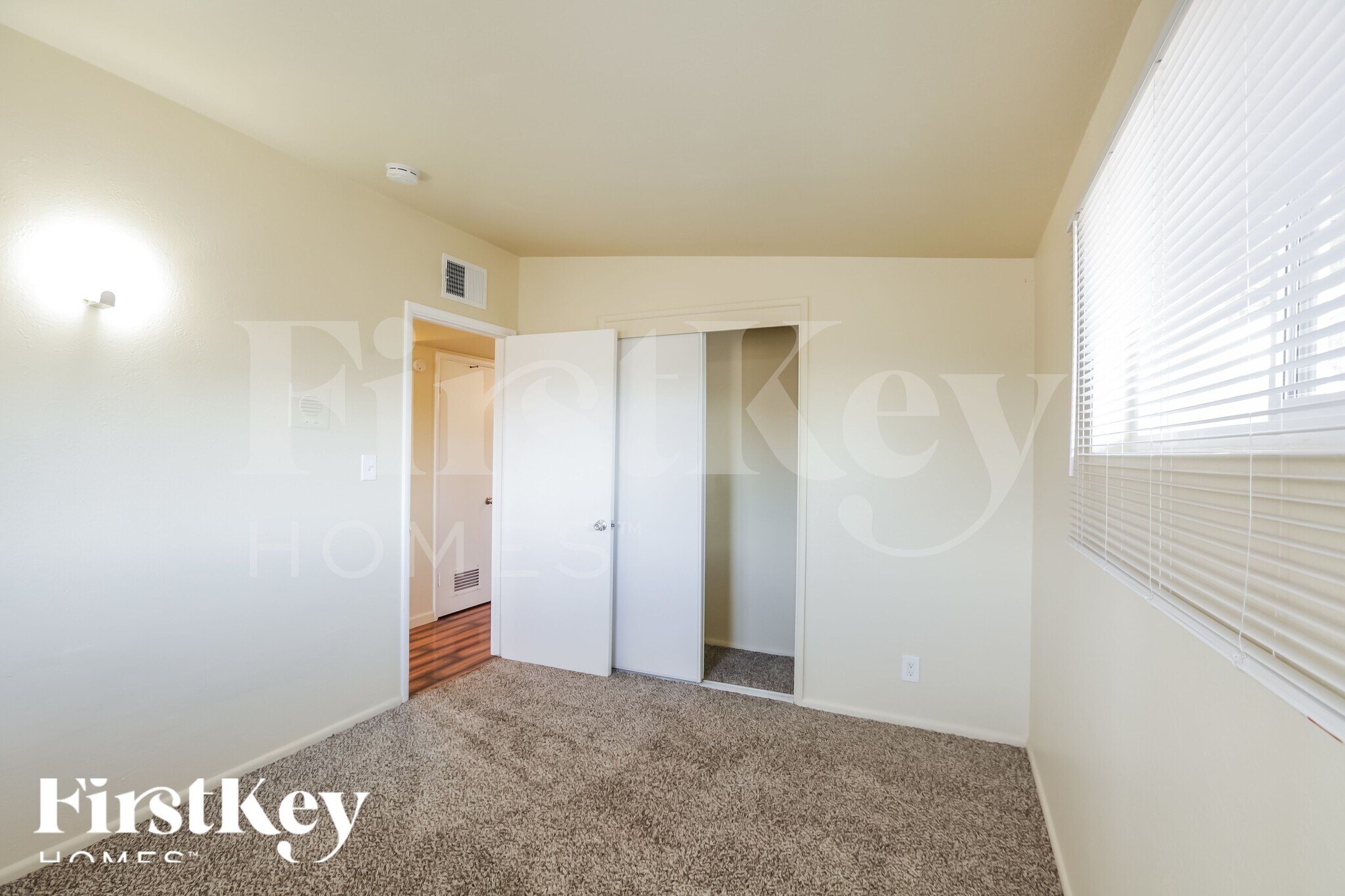 Building Photo - 4144 E Almeria Rd