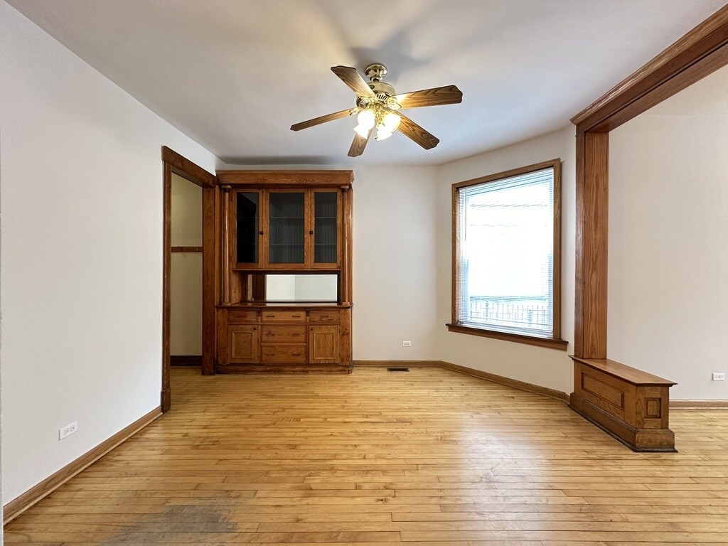 Building Photo - 843 N Maplewood Ave