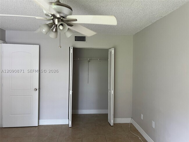 Building Photo - 7200 Fairway Dr