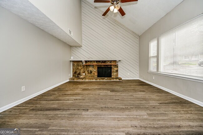 Building Photo - 3068 Caliente Ln