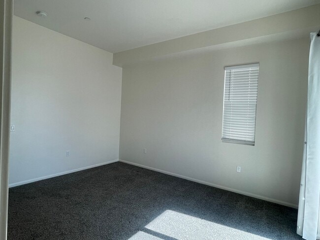 Building Photo - Upgraded & Spacious 4 Bedroom, 3.5 Bathroom Home