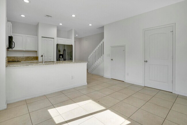 Building Photo - 1101 Vermilion Dr