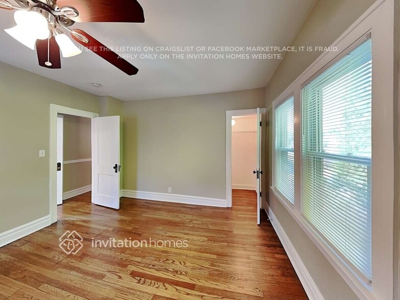 Building Photo - 862 Carpenter Ave