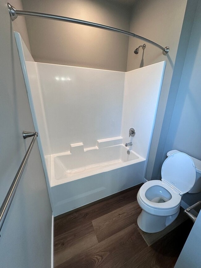 Building Photo - 4 Bedroom / 4 bath New Townhome. Every bedroom is its own Master Suite with your own full bathroo...