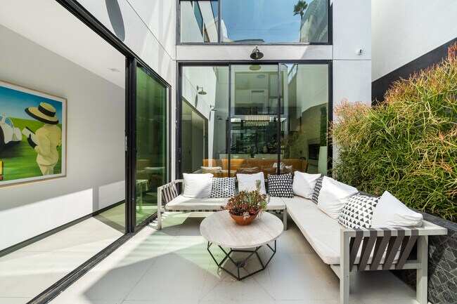 Building Photo - 838 California Ave