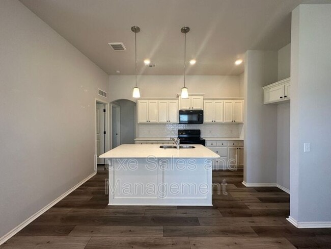 Building Photo - 15749 Potomac Dr