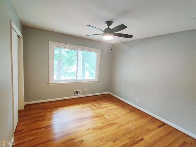 Building Photo - 522 Milligan Dr