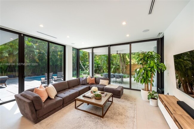 Building Photo - 2550 Overbrook St