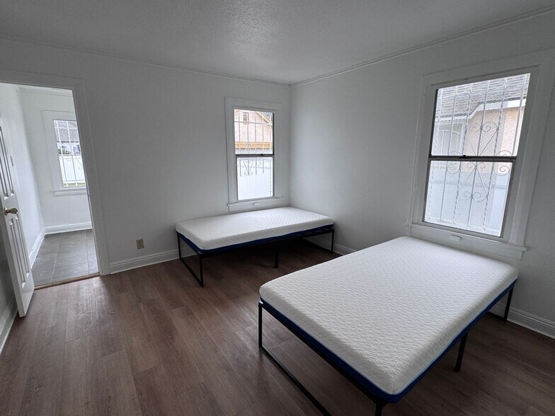 Building Photo - 540 W 107th St