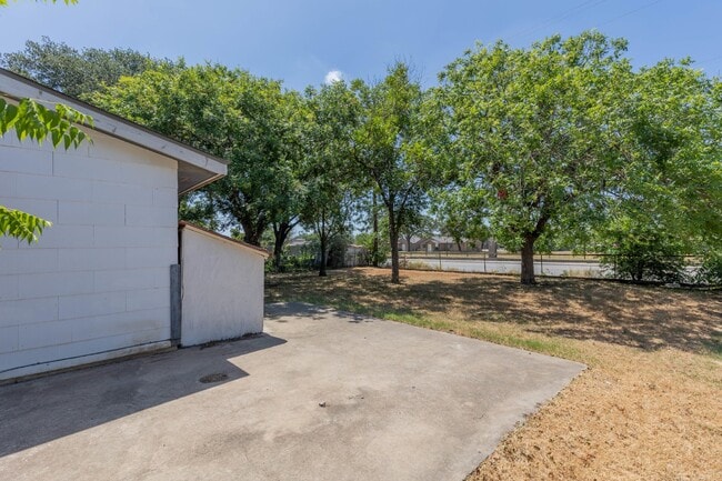 Building Photo - 214 Antrim Dr