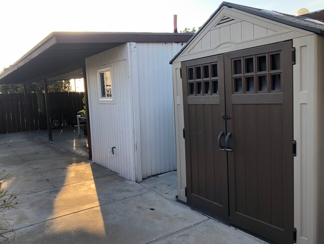 Building Photo - 5 Bedroom Updated Clairemont Home (Perfect...