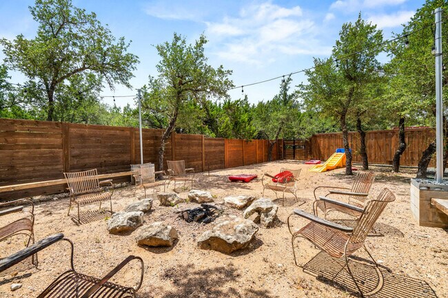 Building Photo - 9801 Mor Dr