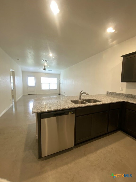 Building Photo - 1214 Lehmann Dr