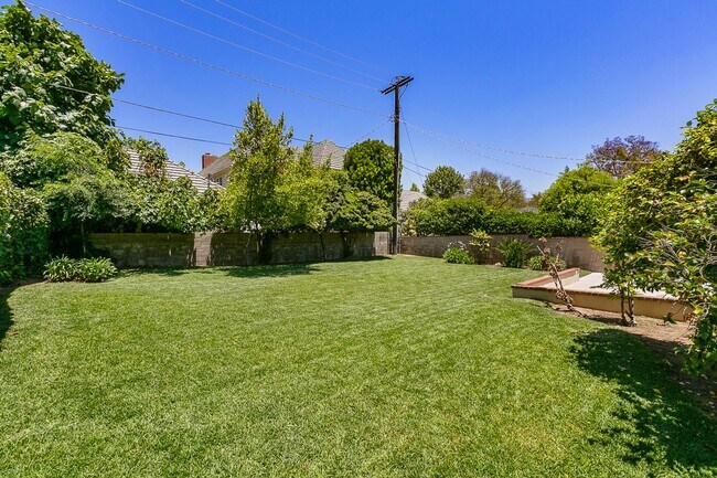 Building Photo - Now Available | Beautiful 3-Bedroom Home in Prime Pasadena