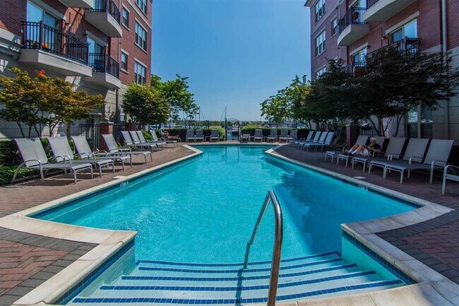 Building Photo - 15 WARREN St