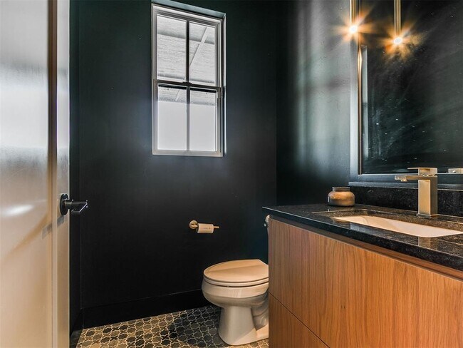 Building Photo - 2117 Aminas Wy