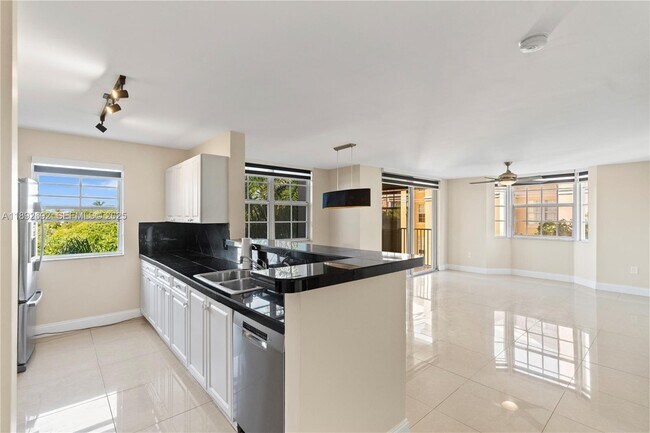 Building Photo - 19655 E Country Club Dr