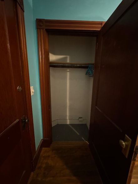 Building Photo - 124 W Broadway