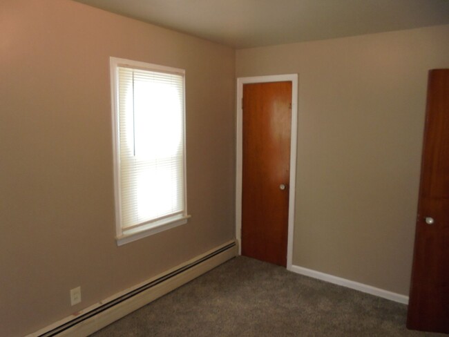 Building Photo - 2/1 brick Home CALL DIANA FOR A SHOWING AT...