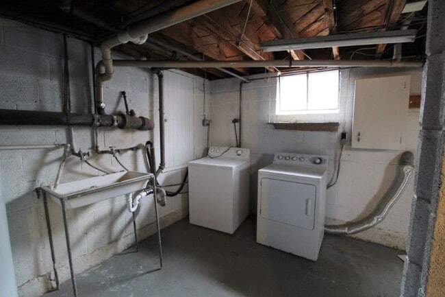 Building Photo - 3 Shenandoah Ave